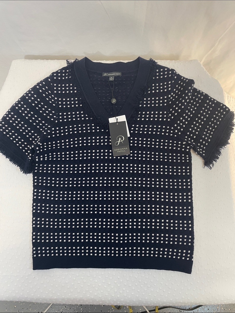 Adrianna Papell Navy & White Square-Pattern V-Neck Fringe Knit Top Lite XS NWT